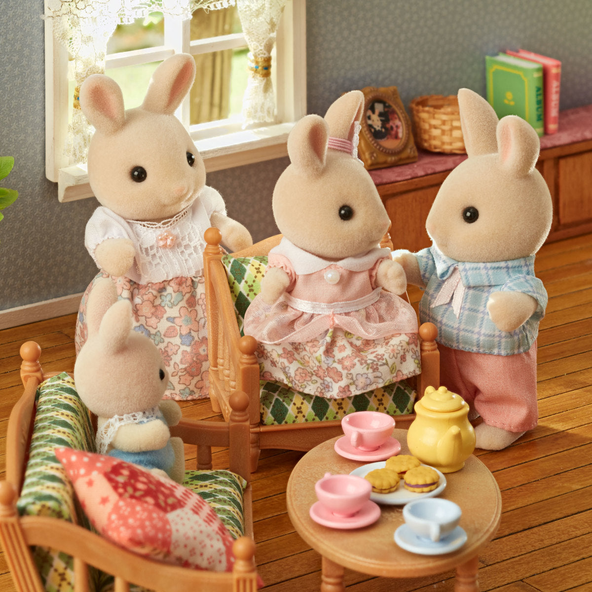 Calico Critters; Milk Rabbit Family