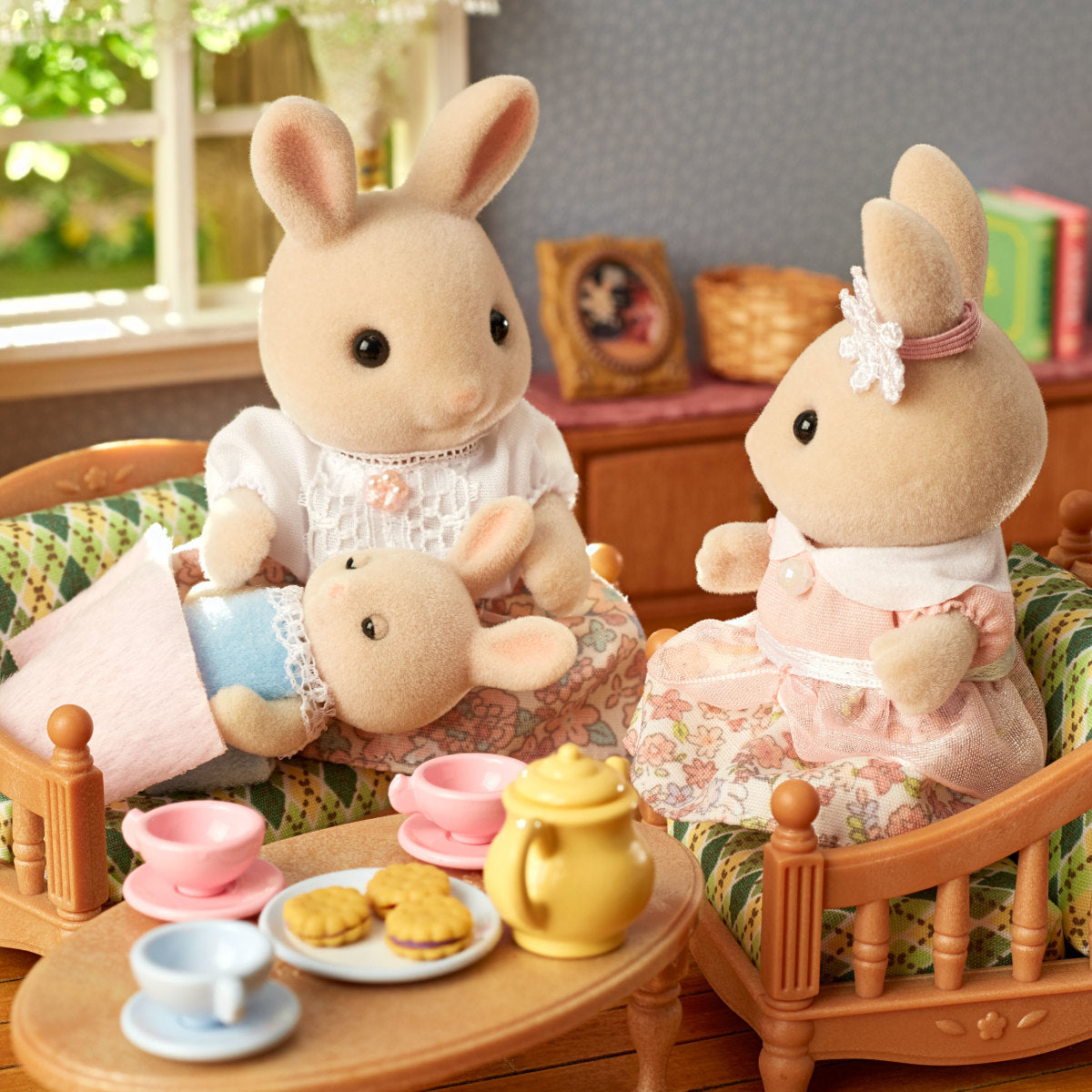 Calico Critters; Milk Rabbit Family